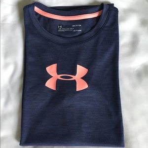 Under Armour Tops - Under Armour T-Shirt Under Armour Tops - Under Armour T-Shirt